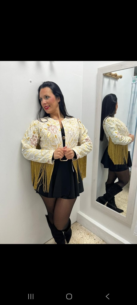 CHAQUETA BEIG BORDADA CON FLECOS DORADOS EN MANGA NEW