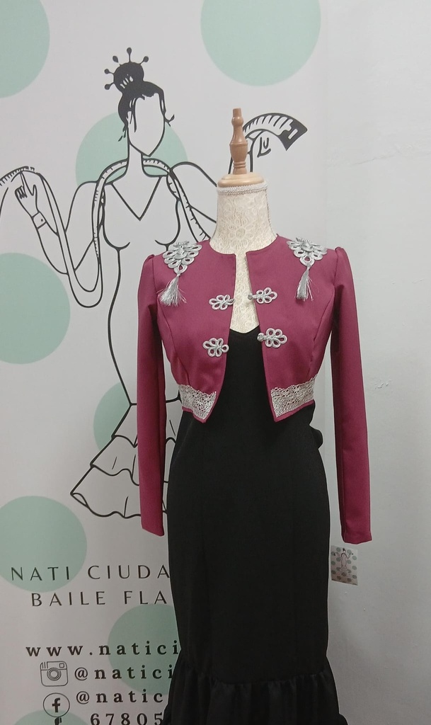 CHAQUETA FRESA ADORNADA EN PLATA