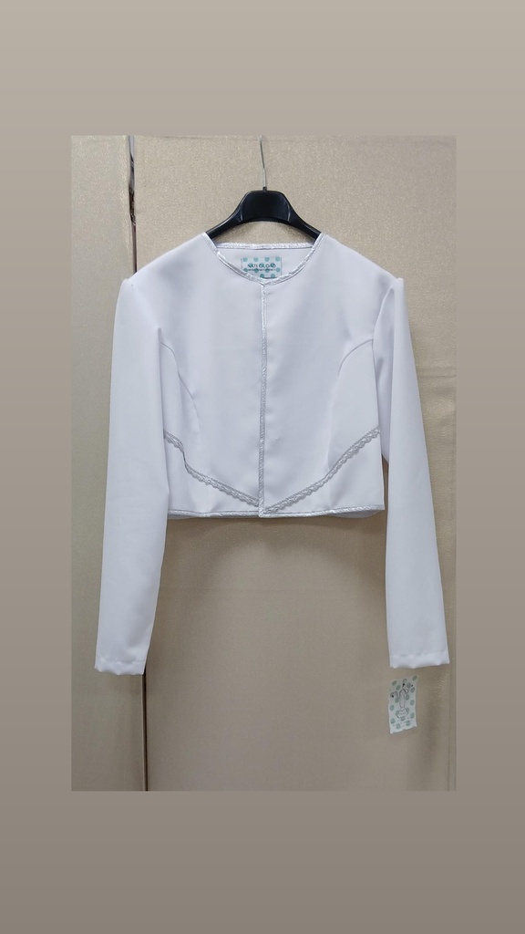 CHAQUETA BLANCA ADORNADA EN PLATA